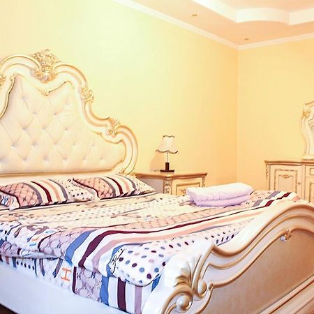 Tolebaeva 65 Apartment Almaty Bagian luar foto