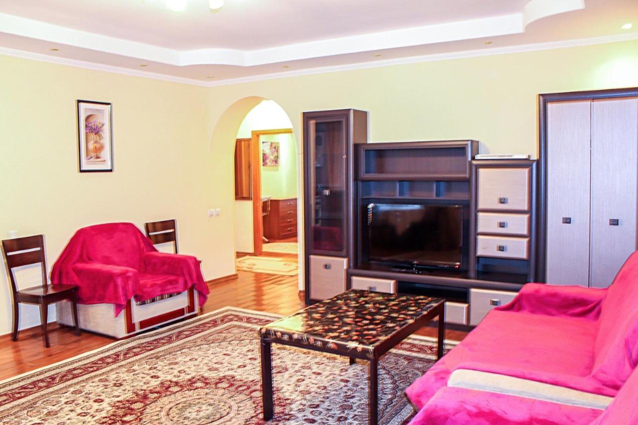 Tolebaeva 65 Apartment Almaty Bagian luar foto