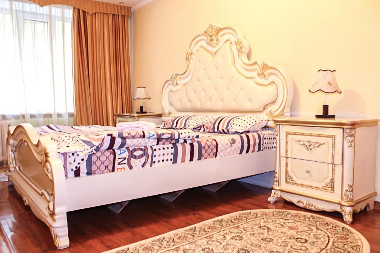 Tolebaeva 65 Apartment Almaty Bagian luar foto