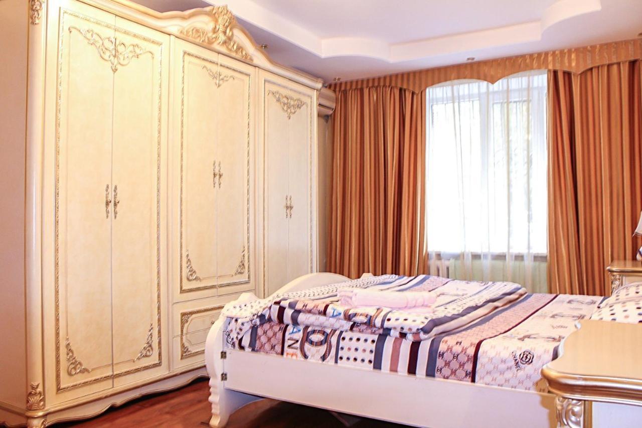 Tolebaeva 65 Apartment Almaty Bagian luar foto